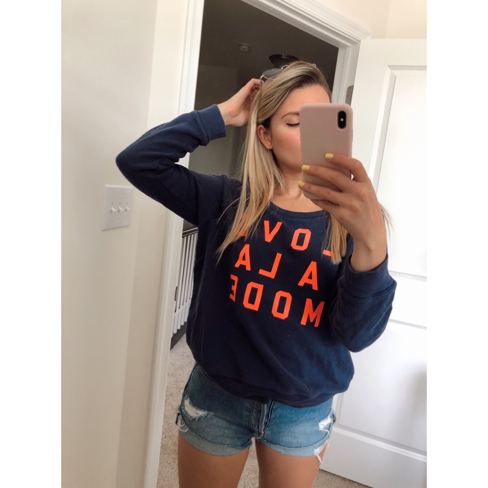 *SOLD* VS “Love A La Mode” Sweatshirt - Picture 3 of 3